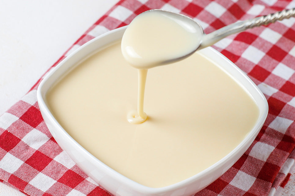 Sweetened Condensed Milk vs Evaporated Milk: Differences, Uses & Recipes
